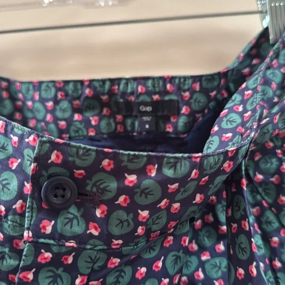 5/$20 sale! Gap flower and leaf skirt - Picture 3 of 4